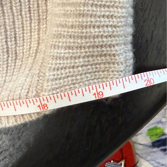 ❤️🤩Skin🤩❤️Mock Neck Cream Knit Sweater Size Small - Picture 12 of 12